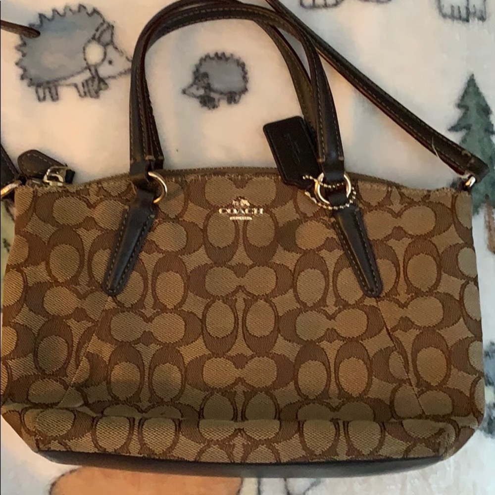 Shoulder bag with handle